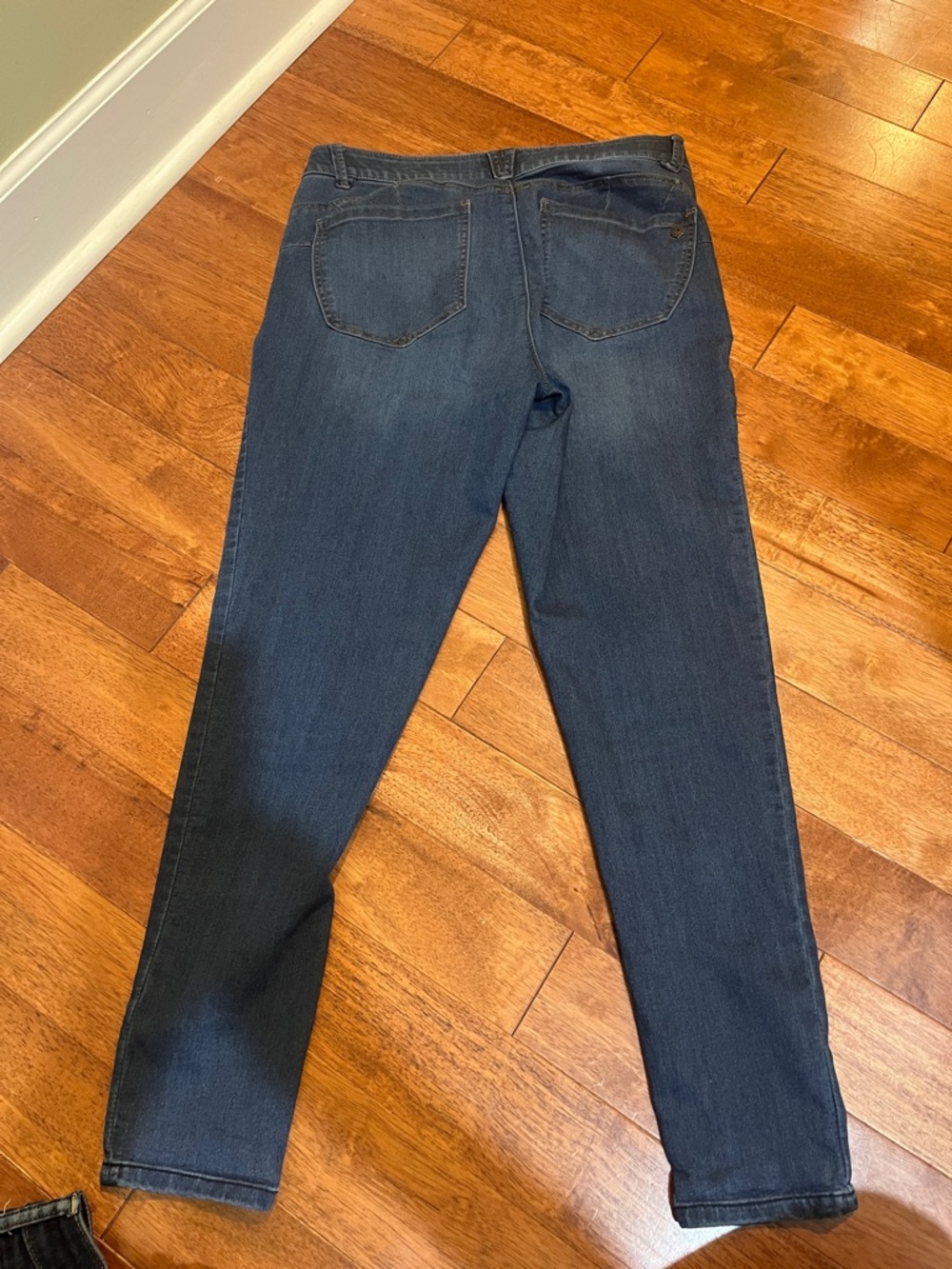 Democracy "Ab"solution stretch denim jeans featuring a no-gap elastic waistband - Picture 5 of 7